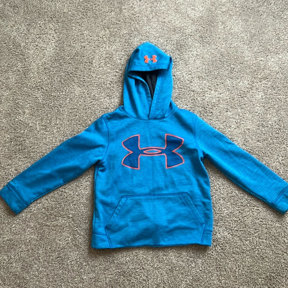 Boys under armour hoodie, size small, in excellent condition